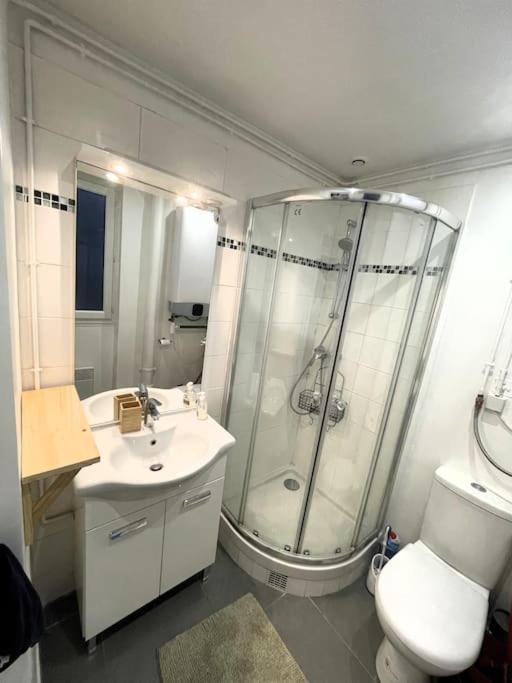 Paris: Appartement Batignolles ภายนอก รูปภาพ